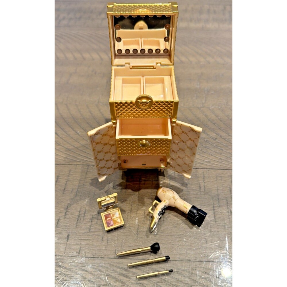 Rainbow High Divas Meline Luxe Doll Accessory Set Gold Makeup Vanity Train Case